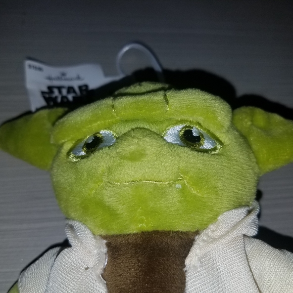 HALLMARK Star Wars 4" Plush Yoda Ornament - Picture 2 of 10